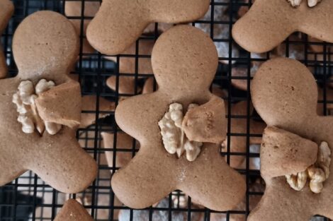 Biscuits bonshommes de Noël en pain d'épices stoneware