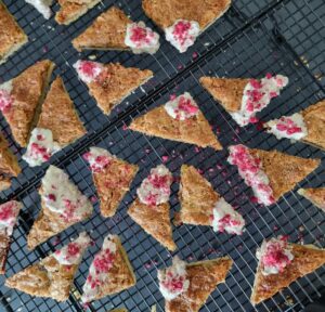 Triangles aux amandes estivales