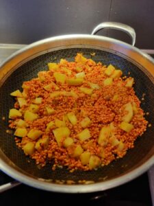 Dahl de lentilles corail et pommes de terre