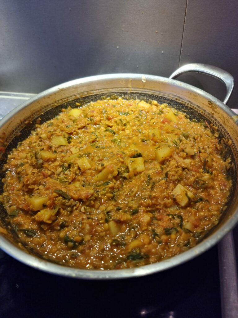 Dahl de lentilles corail et pommes de terre